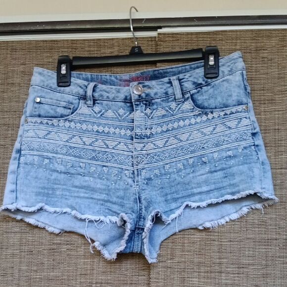Celebrity Pink Blue Jean Shorts with Embroidered Details - Picture 1 of 4